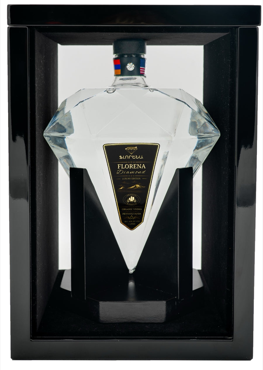 FLORENA Diamond Luxury Edition in its hand-made presentation box, with the one-carat diamond set into the neck belt